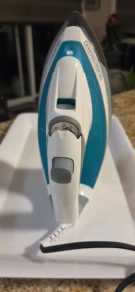 Black+Decker Easy Steam Compact Iron image indicator(2)