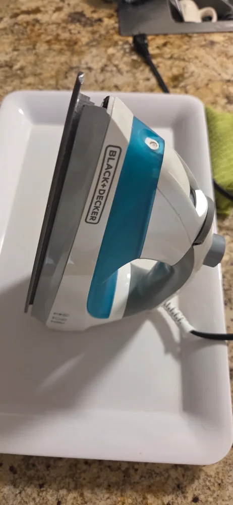 Black+Decker Easy Steam Compact Iron image indicator(3)