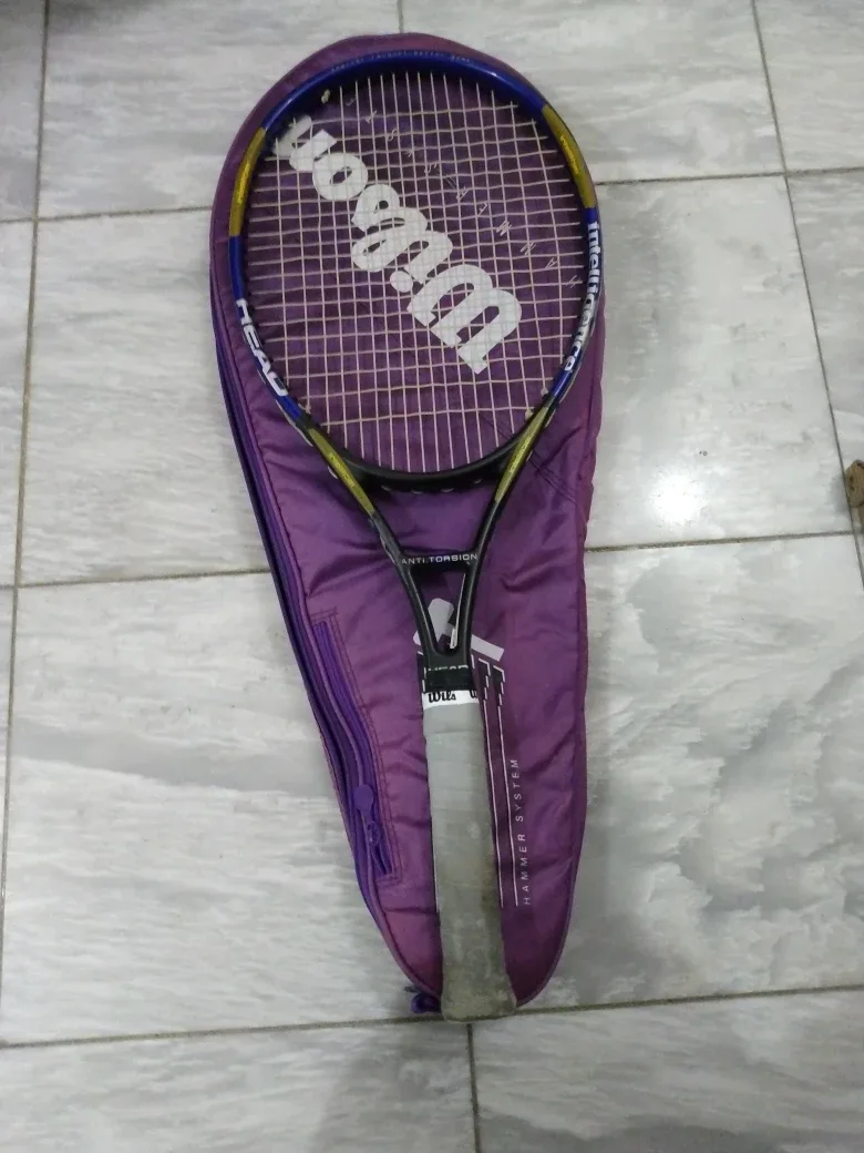 Wilson Hammer 5.2 Tennis Racquet with Case image indicator(2)