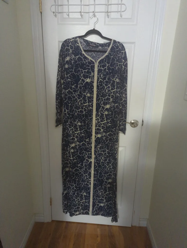 Long sleeve patterned dress image indicator(4)