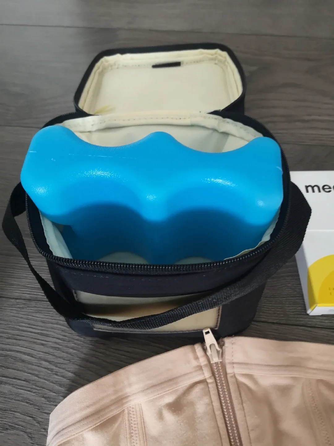 Medela Freestyle Breast Pump with Accessories image indicator(7)