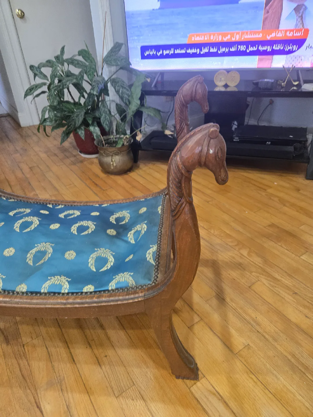 Unique Horse Head Bench. furniture image indicator(2)