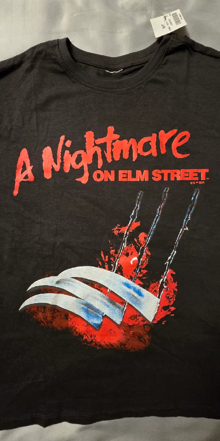 NEW! Nightmare on Elm Street Graphic T-Shirt! - Adult Size Small image indicator(2)