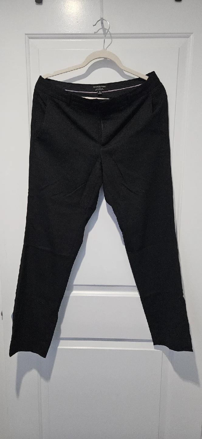 NEGOTIABLE - Banana Republic Ryan Curvy Fit Black Pants - Size 6