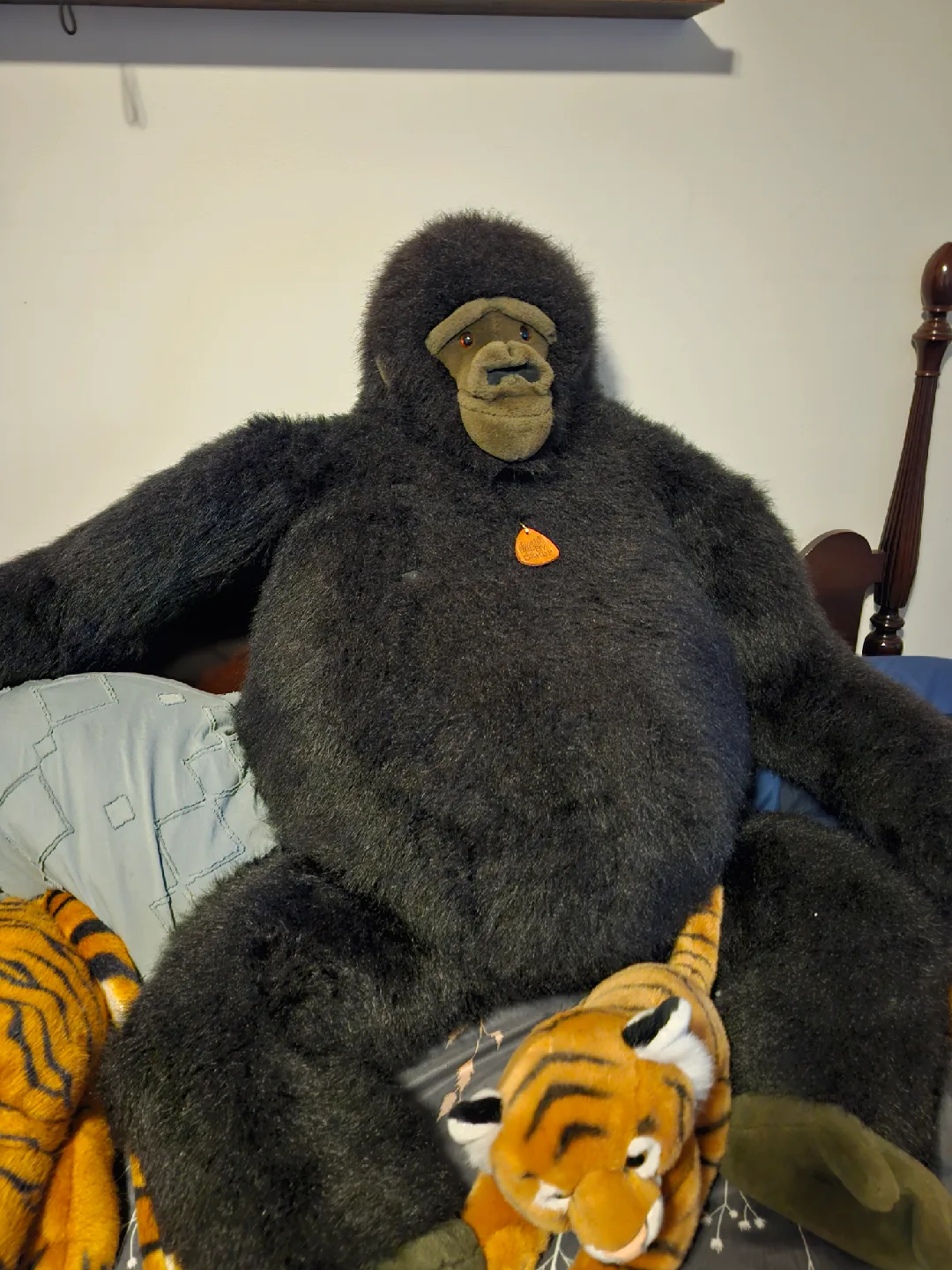 Stuffed Gorilla and Tiger Plush Toys image indicator(2)