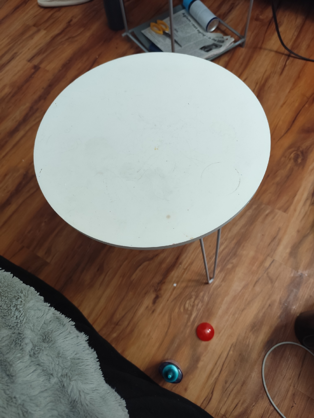 White Round Side Table - photo 3