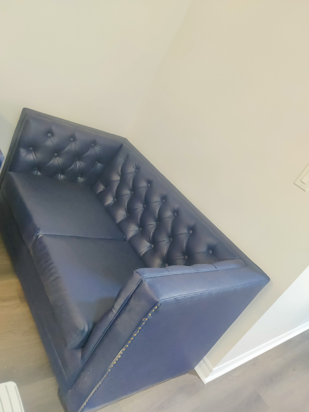 Move out Sale - Stylish navy tufted leather - like new! - photo 2