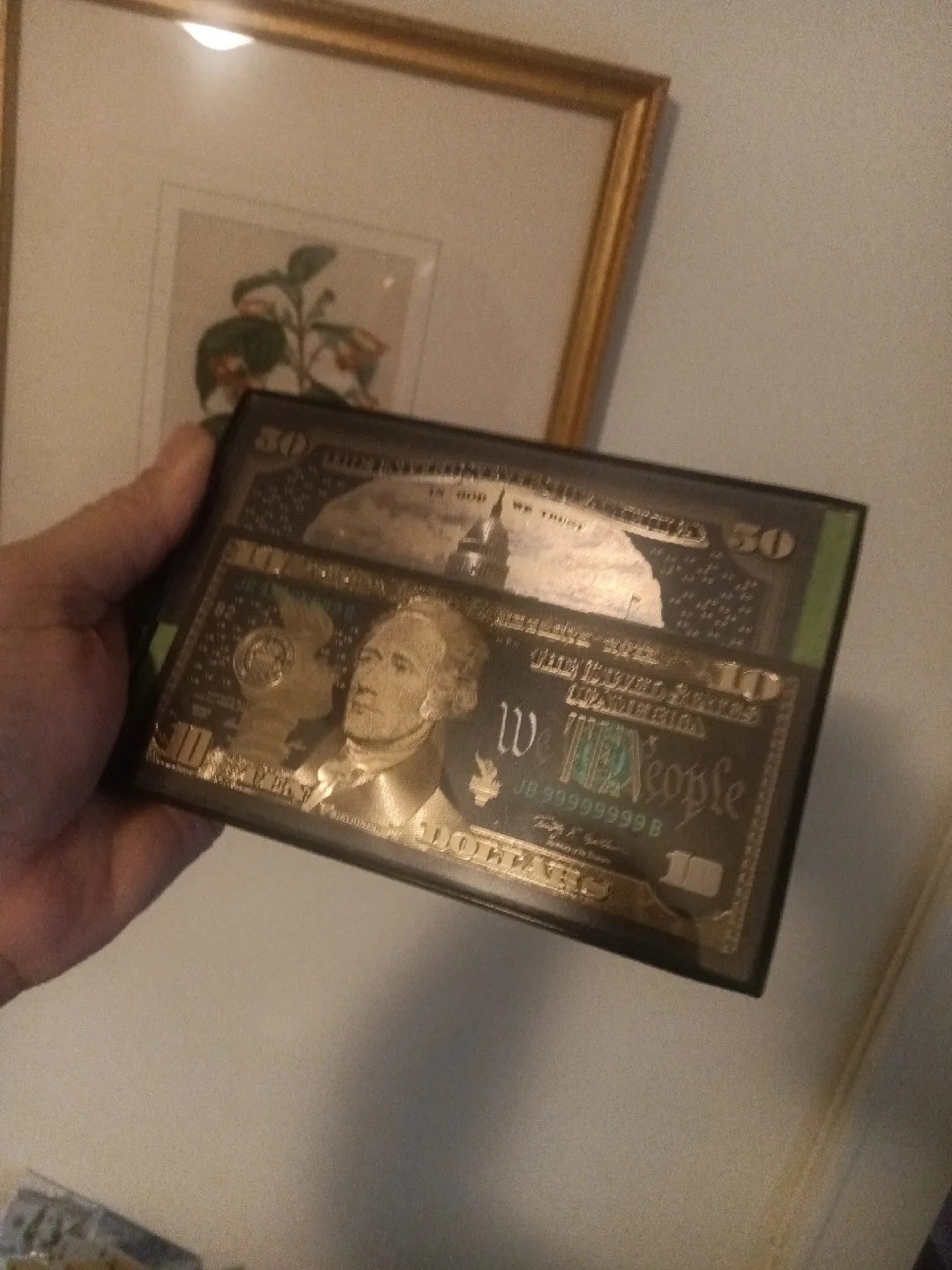 mini framed collection bills $50, $10 image indicator(2)