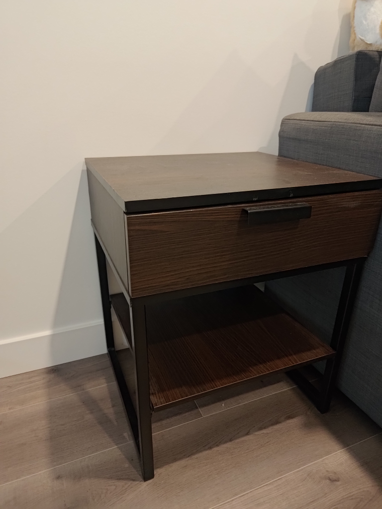 Brown Woodgrain Nightstand with Drawer
