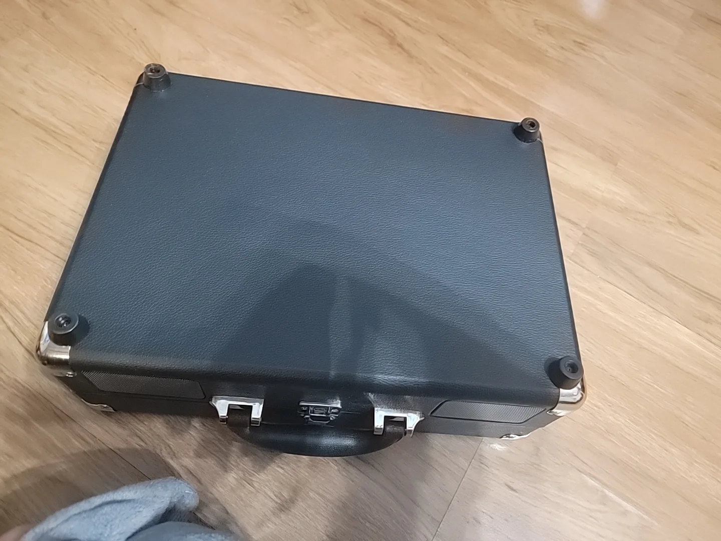 Victrola Vintage Suitcase Turntable image indicator(10)