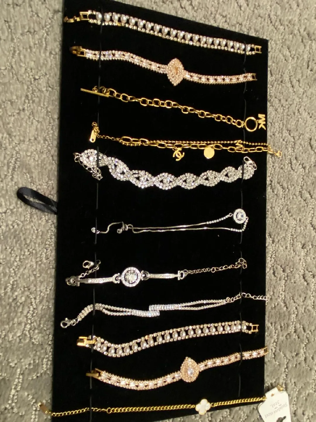 Assorted Beaded Necklaces & Bracelets image indicator(3)