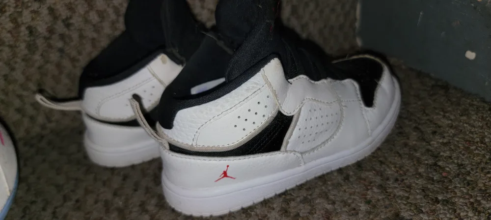 Air Jordan 1 Toddler Sneakers - Black & White size 10 image indicator(2)