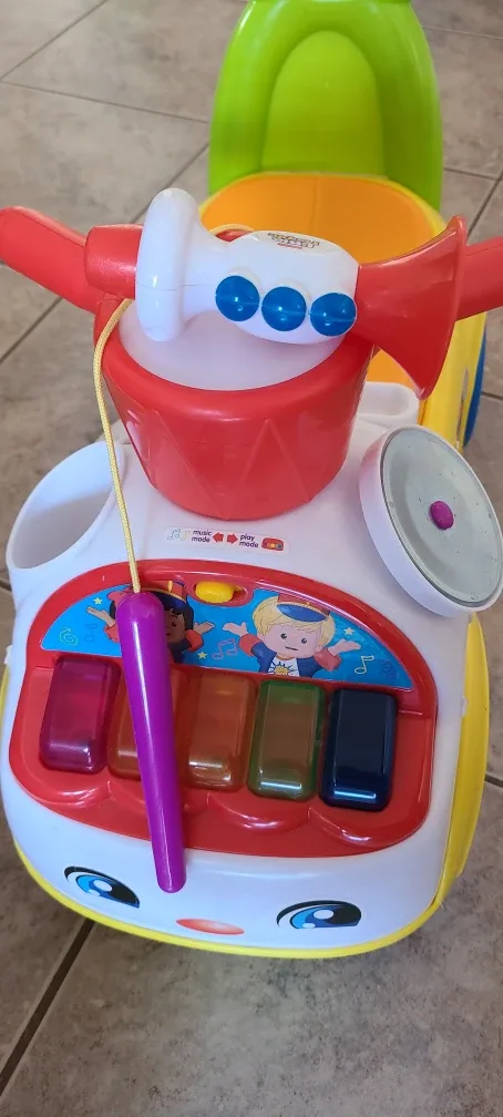 Fisher-Price Little People Music Parade Ride-On image indicator(2)