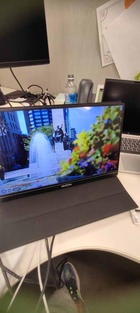 ARZOPA Portable Monitor 15.6 1080P $95 - photo 4