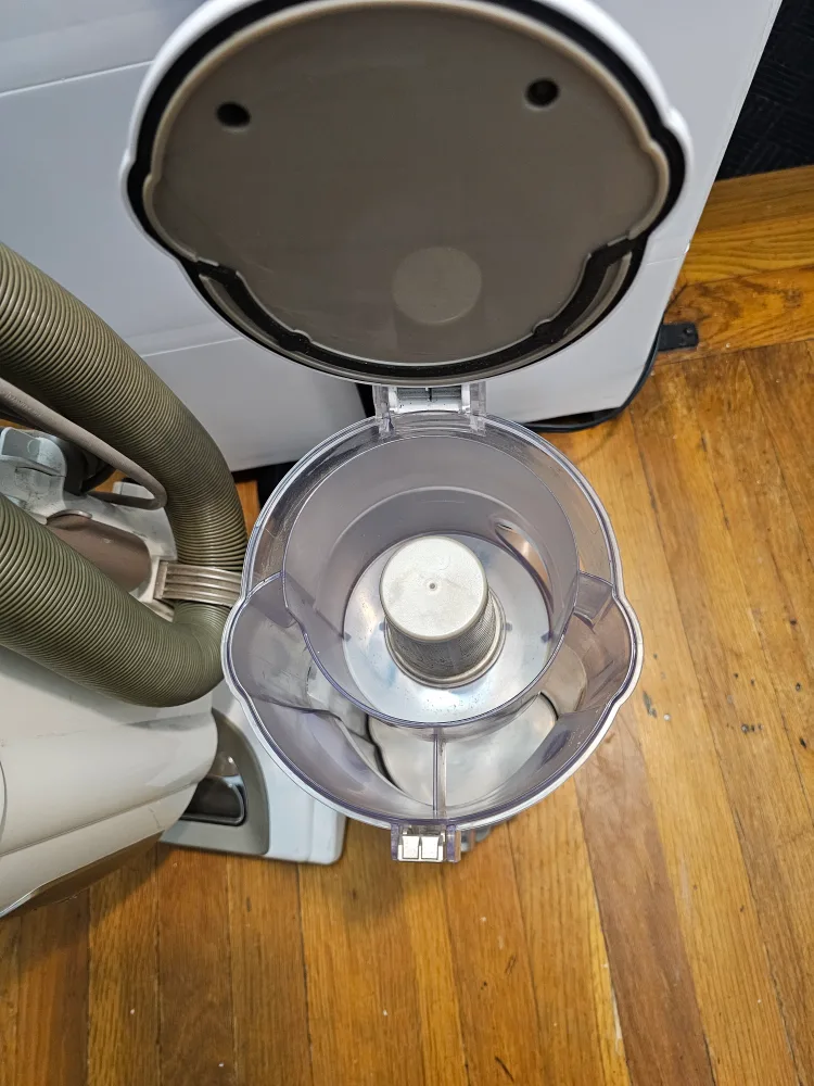 Shark Navigator Professional Vacuum image indicator(2)