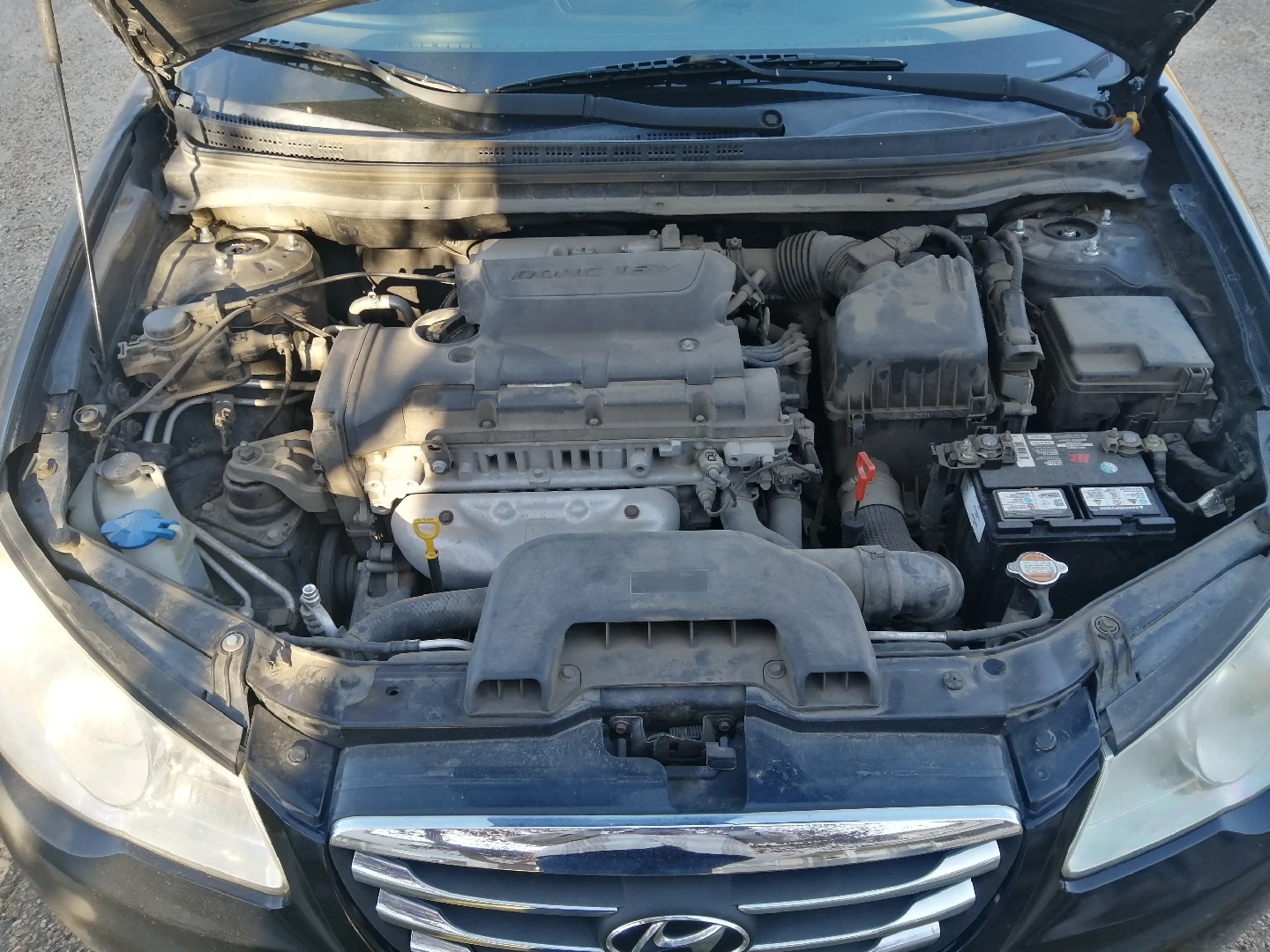 Hyundai Elantra - Black Sedan - photo 4