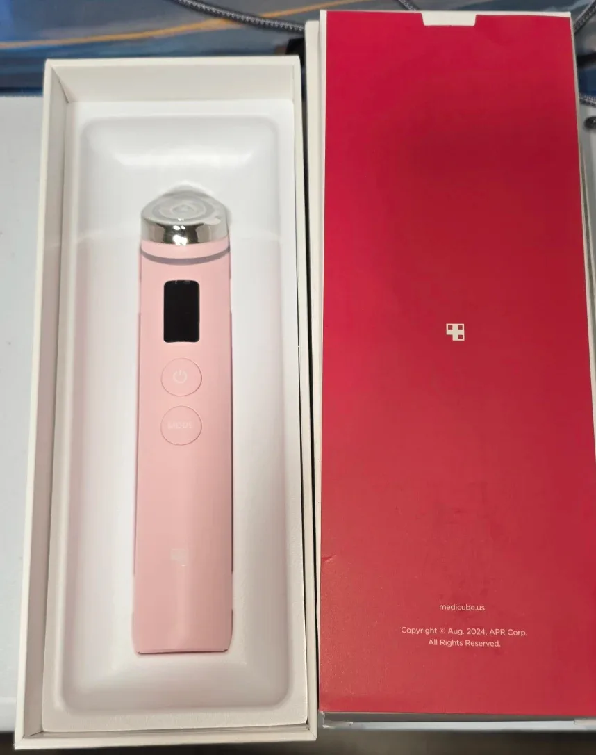 BRAND NEW IN BOX - Medicube Age-R Booster Pro image indicator(3)