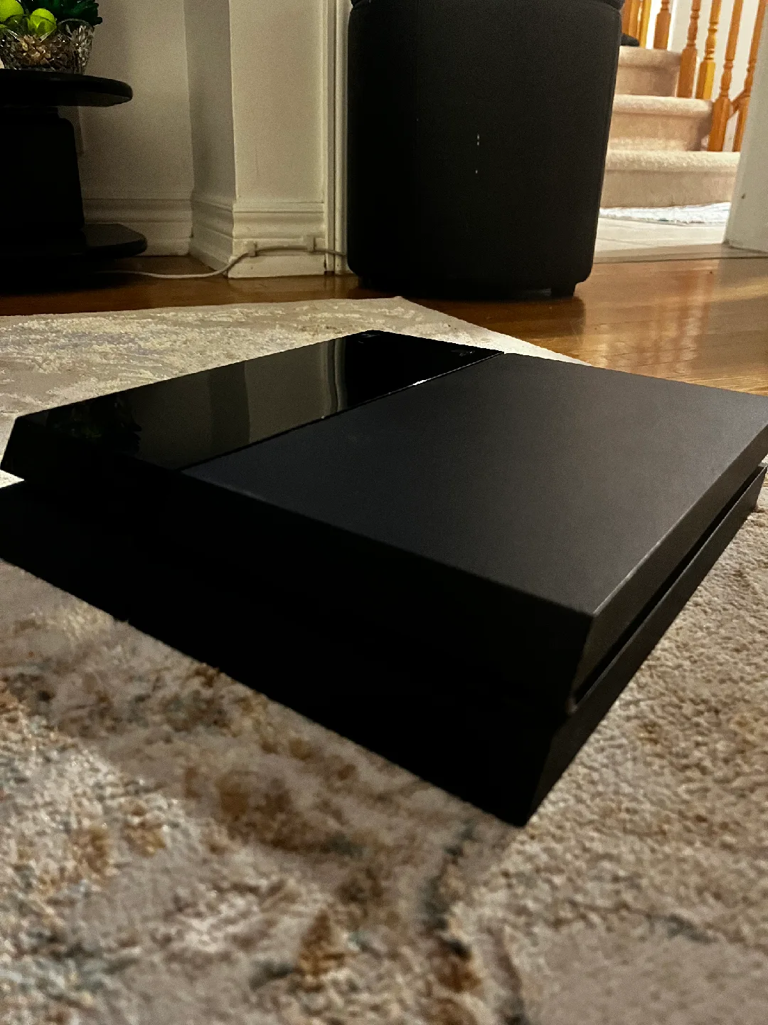 PlayStation 4 Console with 3 Controllers image indicator(2)