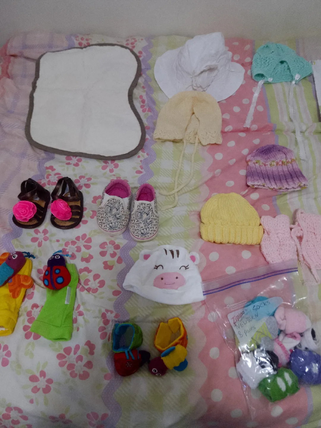 Baby Clothes & Accessories Bundle image indicator(2)