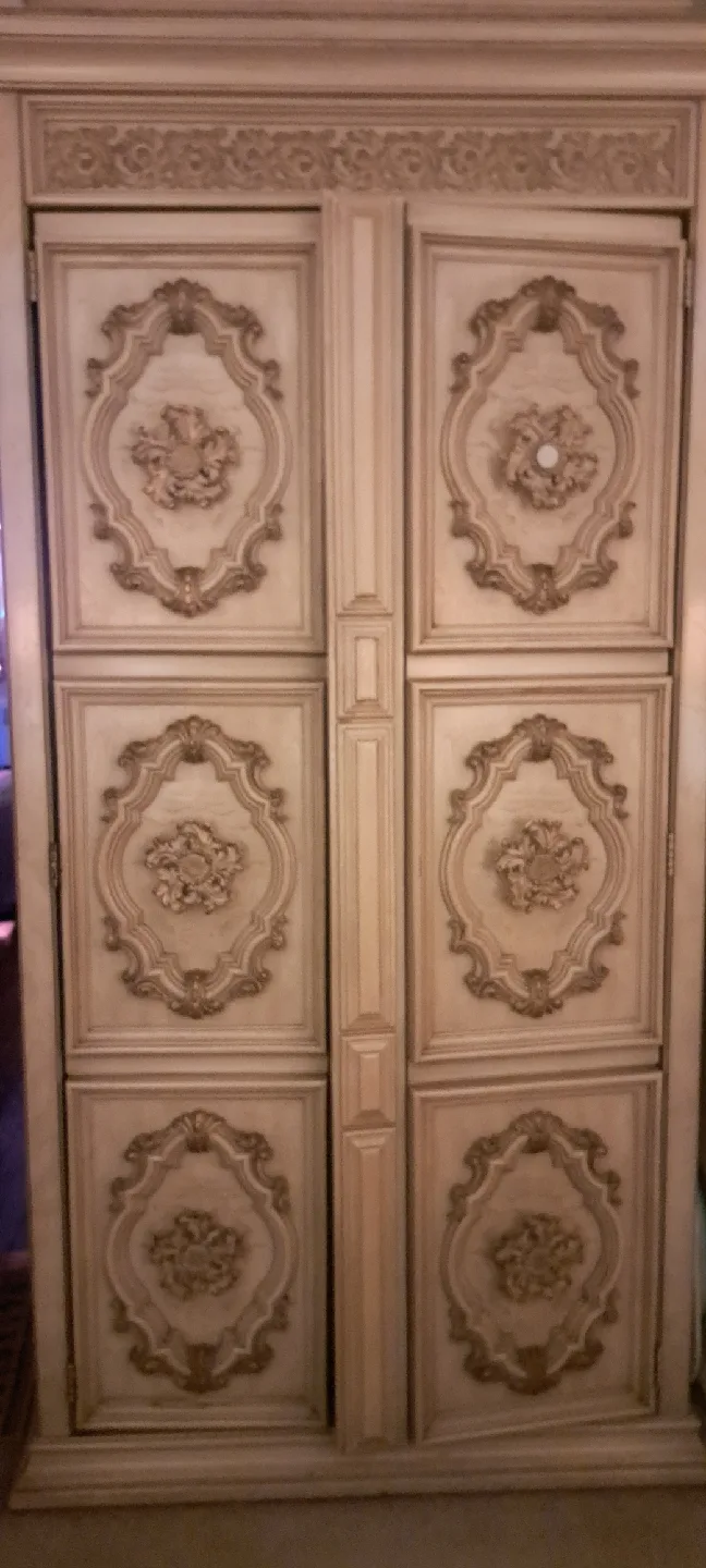 Ornate Beige Wardrobe image indicator(2)