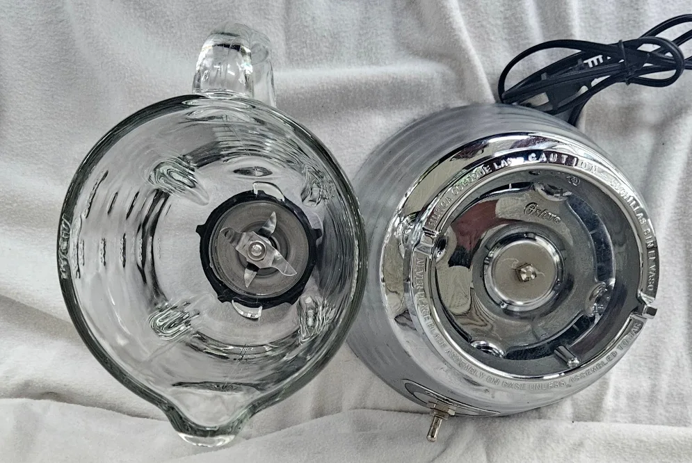 Oster Classic Beehive Osterizer 4094 Blender  Brushed Silver image indicator(5)