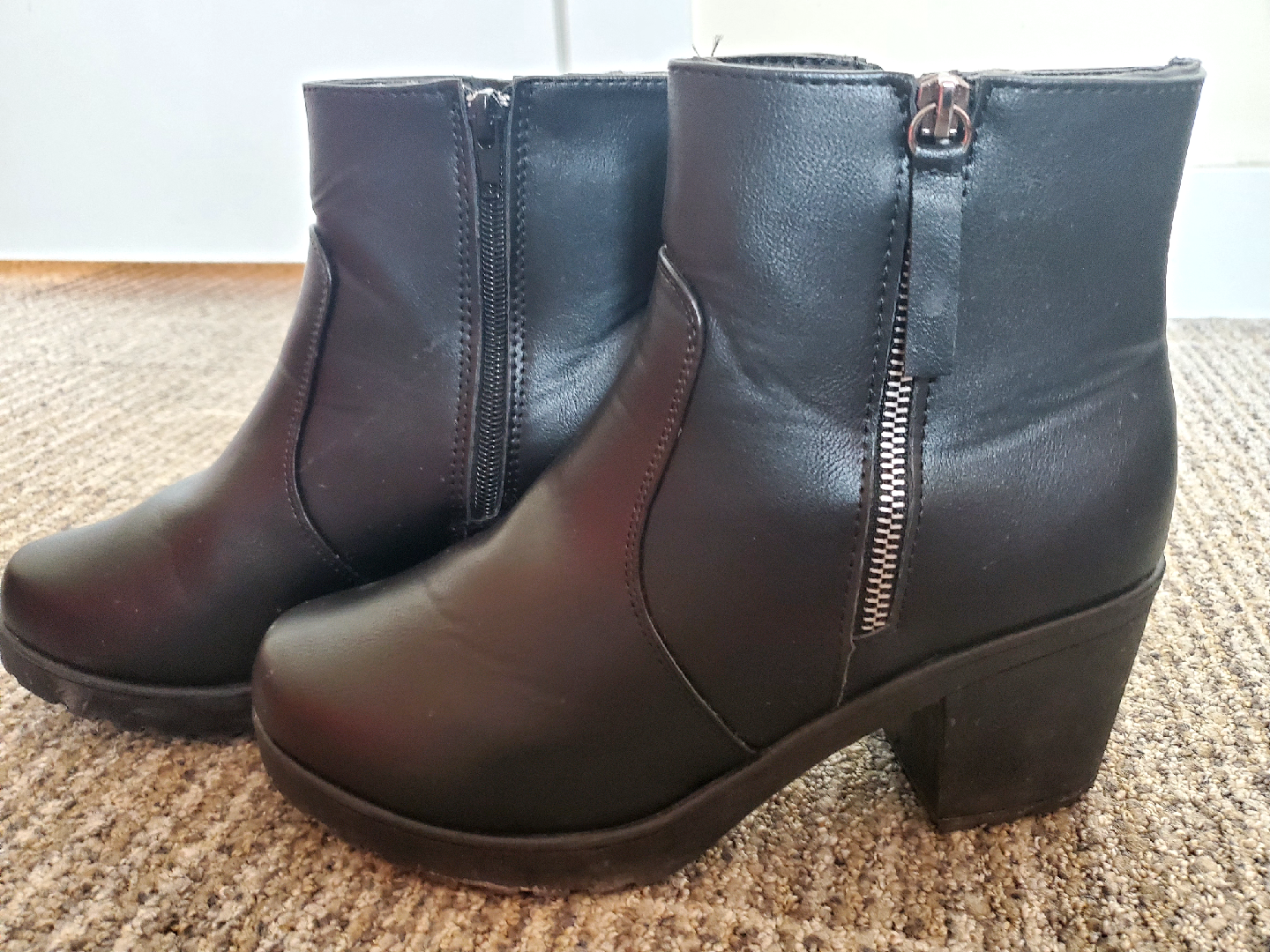 Black Ankle Boots with side Zipper - photo 2