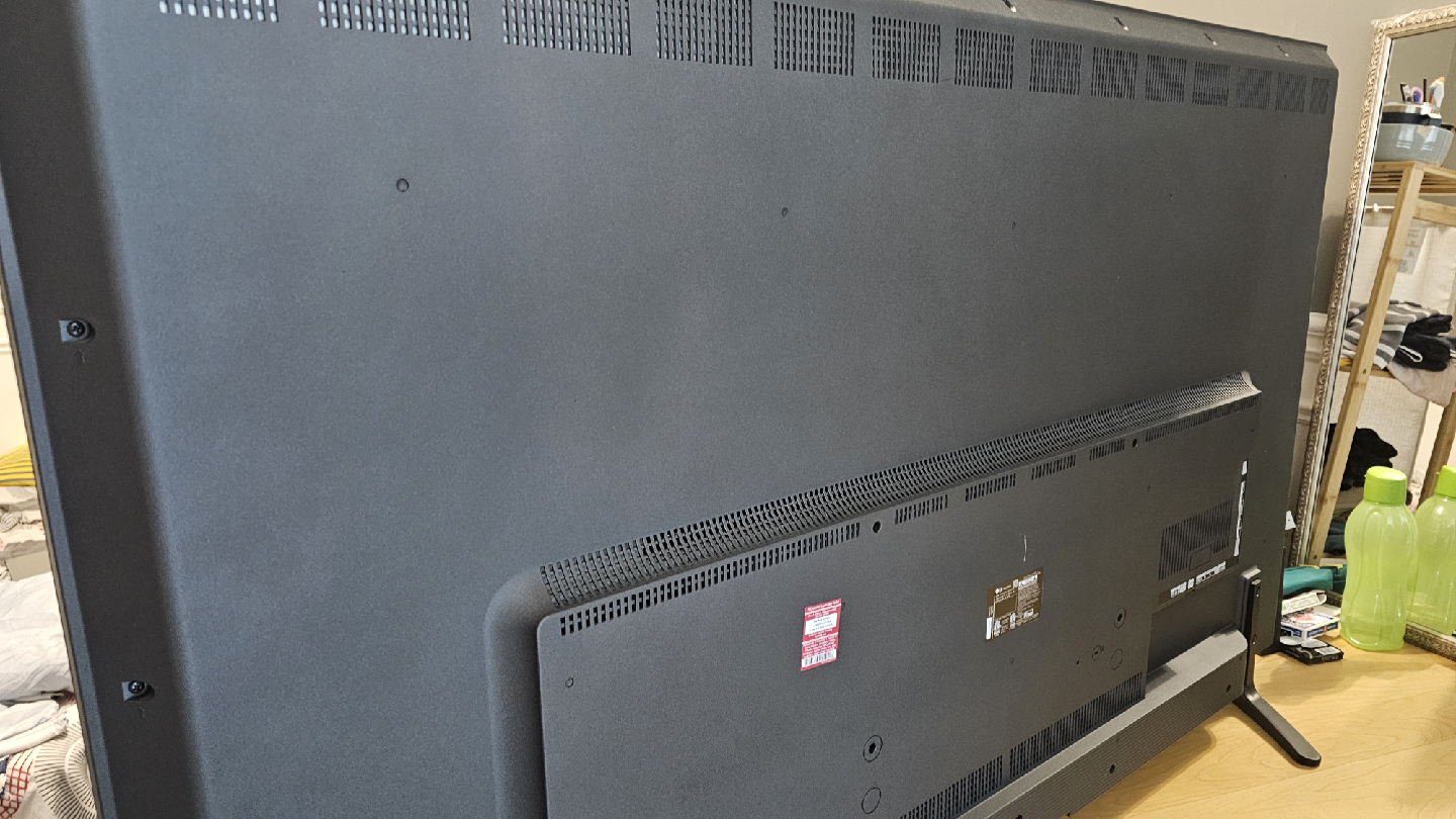 LG 65UH5500 65" 4K Ultra HD TV selling as is - photo 2