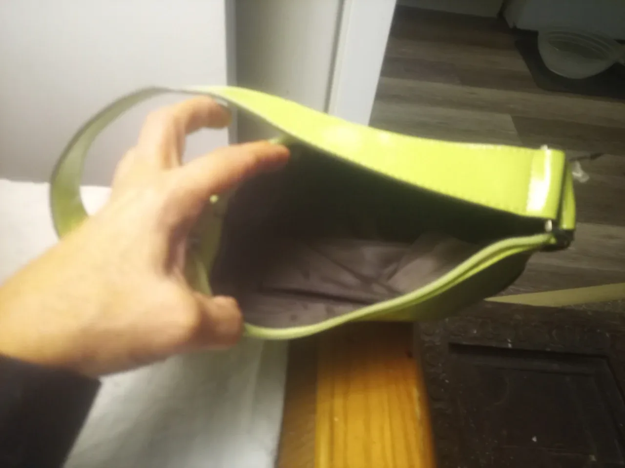 Giovane Lime Green Shoulder Bag image indicator(2)