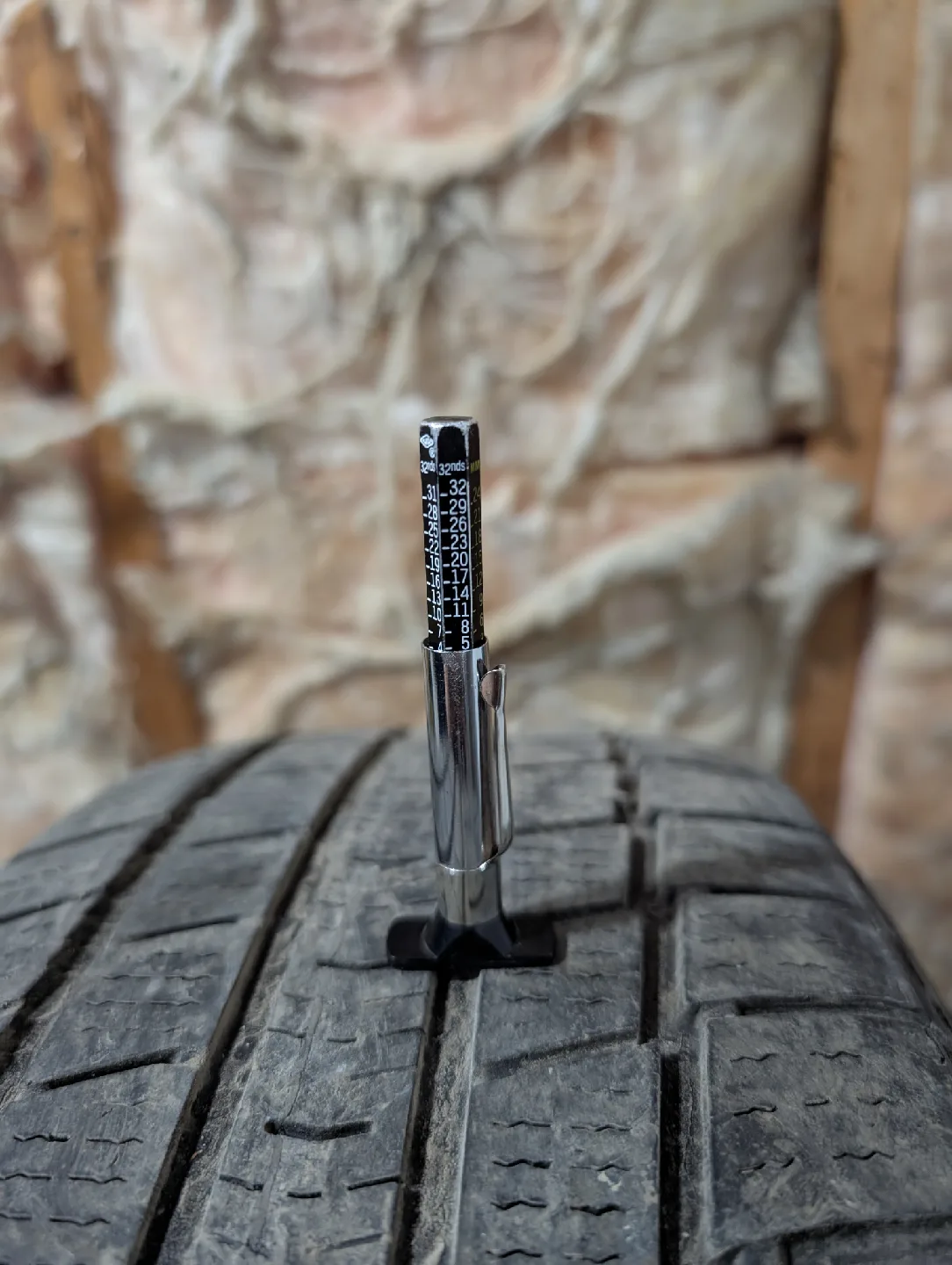 (1)-215/70R16 All Weather Radar Dimax 4 Seasons Tire image indicator(2)