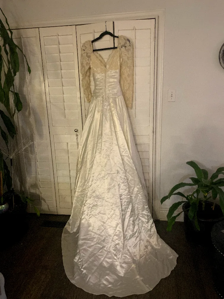 vintage 1986 wedding dress image indicator(4)