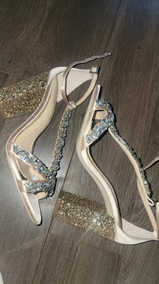 Jewel Badgley Mischka Heels - Size 6.5 image indicator(5)