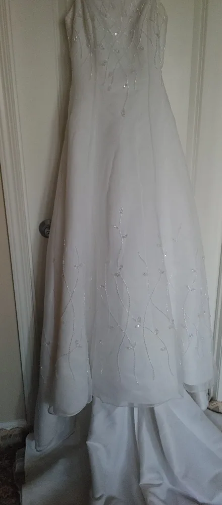 White Wedding Dress image indicator(6)