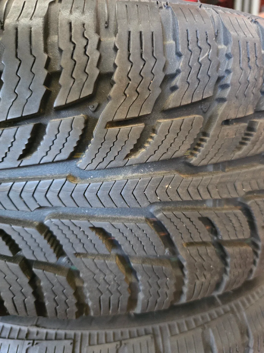 BFGoodrich Winter T/A KSI 205/55R16 91T Tire image indicator(2)