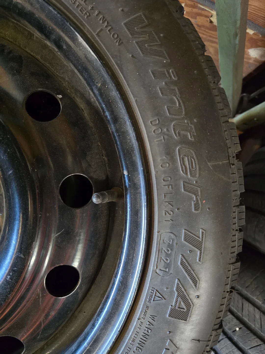 BFGoodrich Winter T/A KSI 205/55R16 91T Tire image indicator(4)