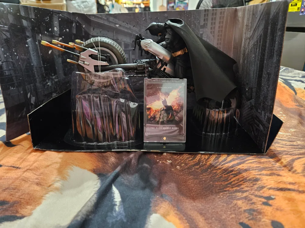 DC Multiverse Batman & Batpod Figure image indicator(4)