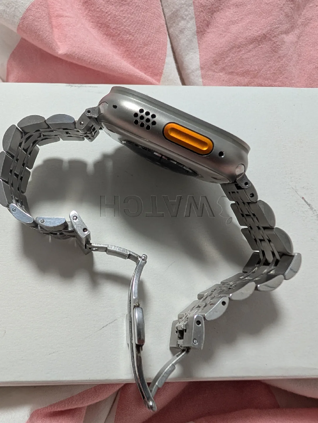 Apple Watch Ultra 2 Titanium Band 49mm - New image indicator(7)
