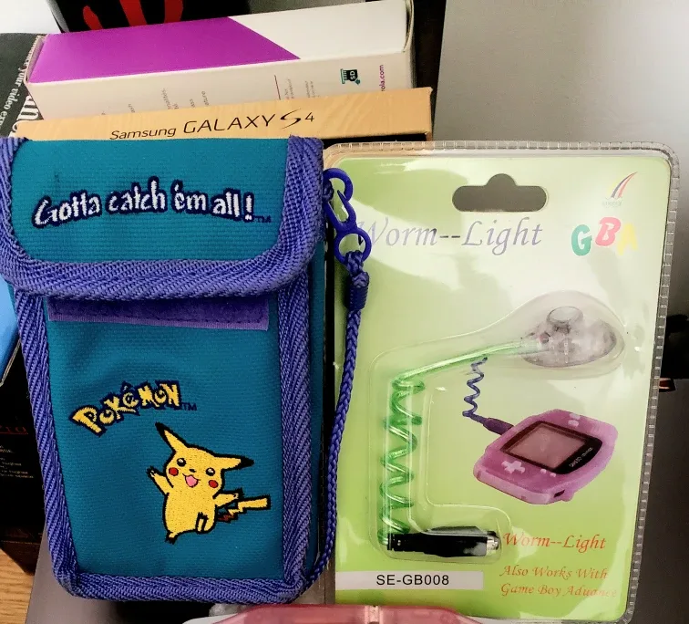 Pokémon Game Boy Case & Worm Light - New! thumbnail