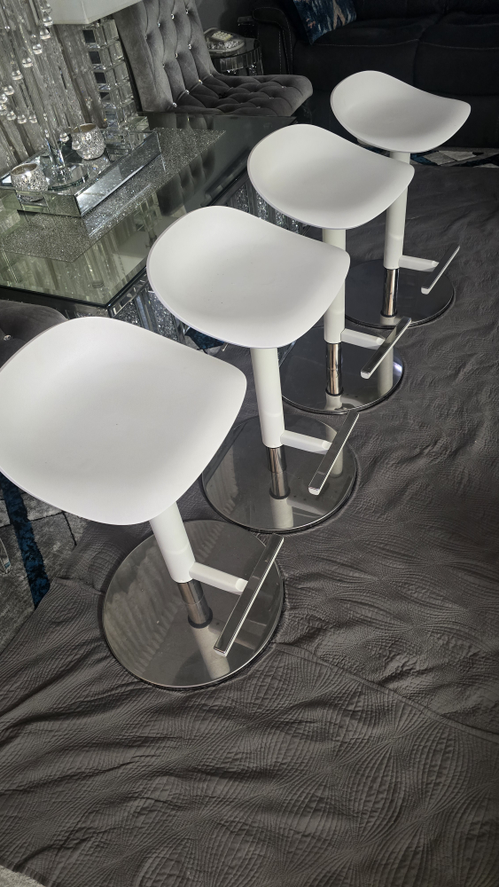 Set of 4 White Bar Stools - photo 3