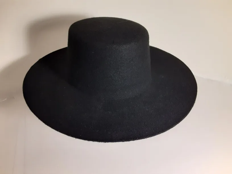 Handcrafted Black Hat - Sombrero Altto Fashion Collection image indicator(2)