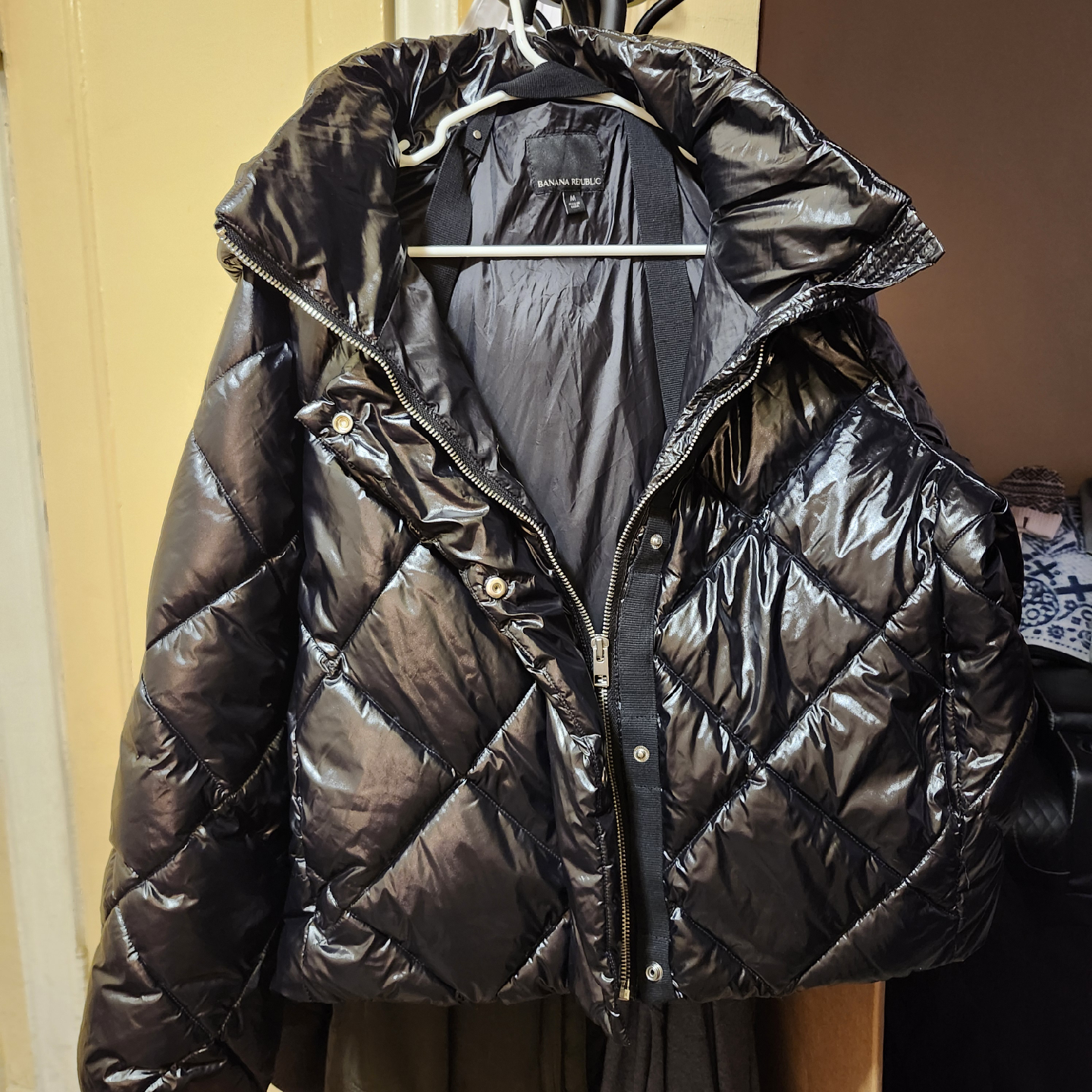 Banana Republic Black Puffer Jacket - Size M