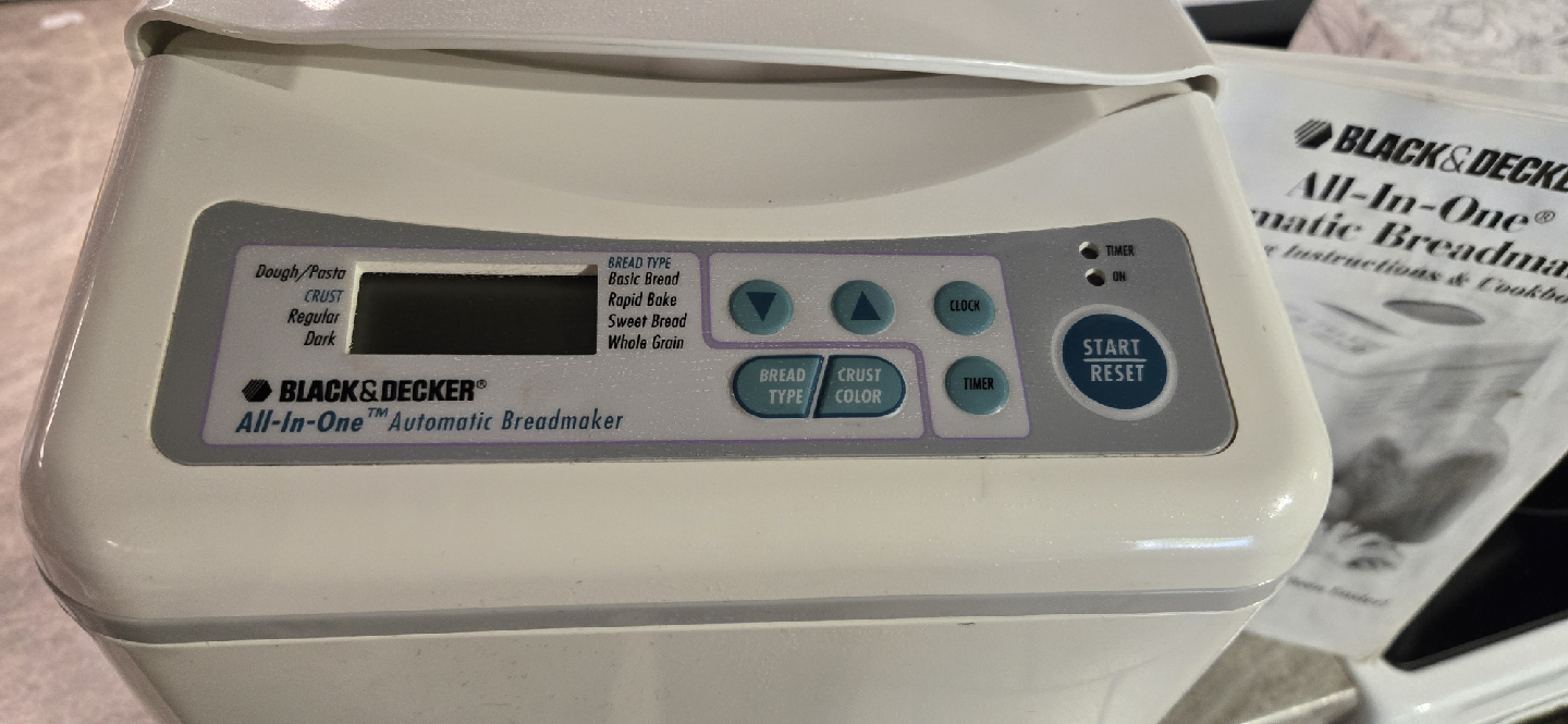 Black & Decker All-In-One Automatic Breadmaker B1561 - photo 2