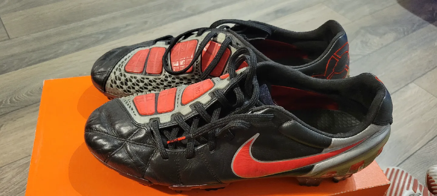 Soccer shoes-Nike, Adidas, Puma image indicator(4)