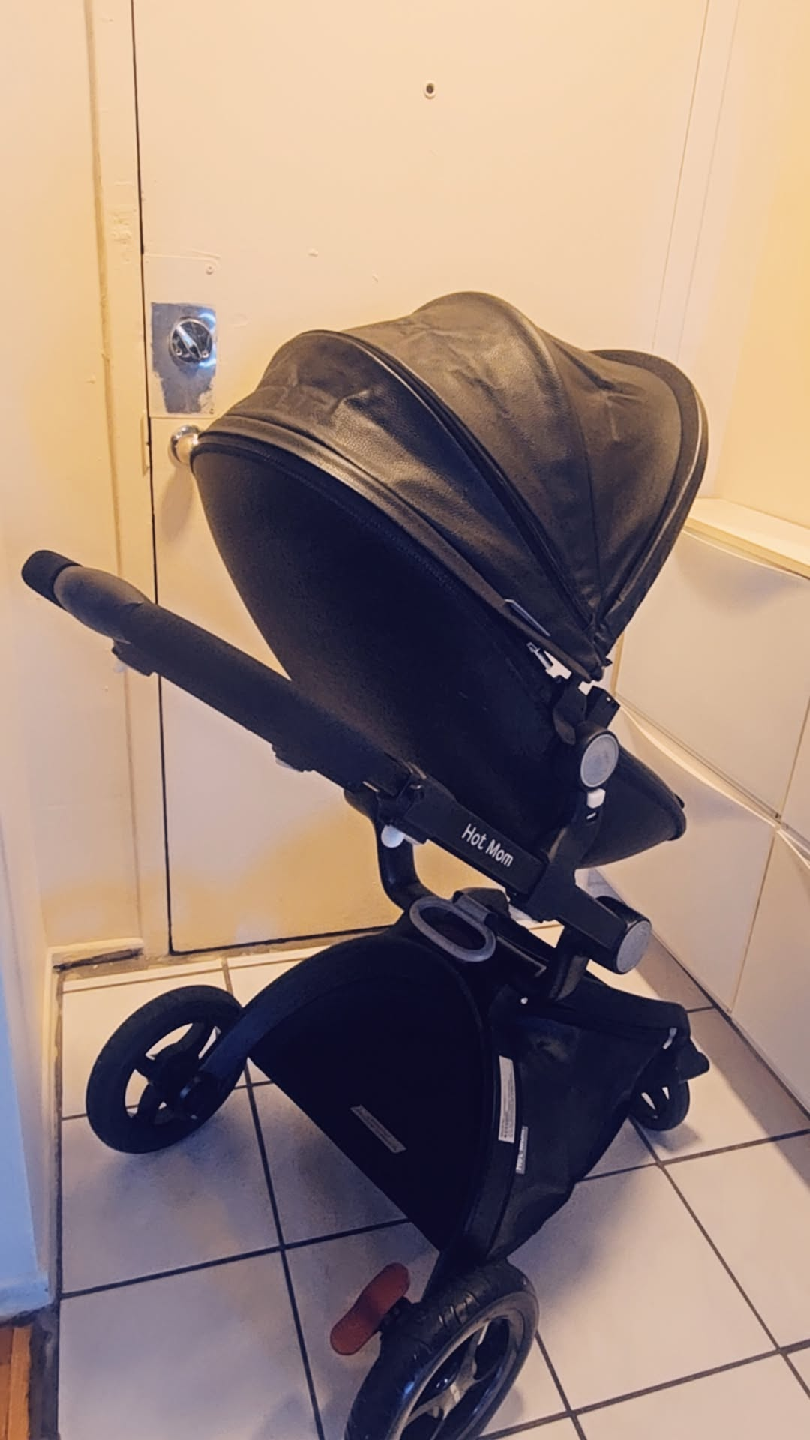Hot Mom Black Stroller