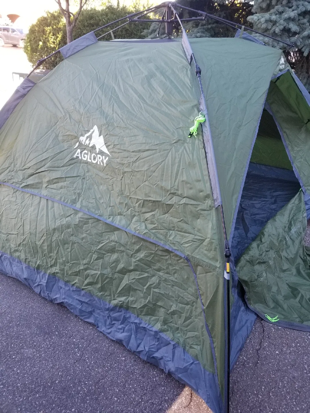 4 Person Instant Camping Tent 8.9 X7.7 X61' like new image indicator(7)