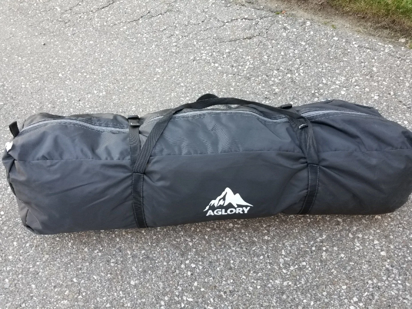 4 Person Instant Camping Tent 8.9 X7.7 X61' like new image indicator(9)