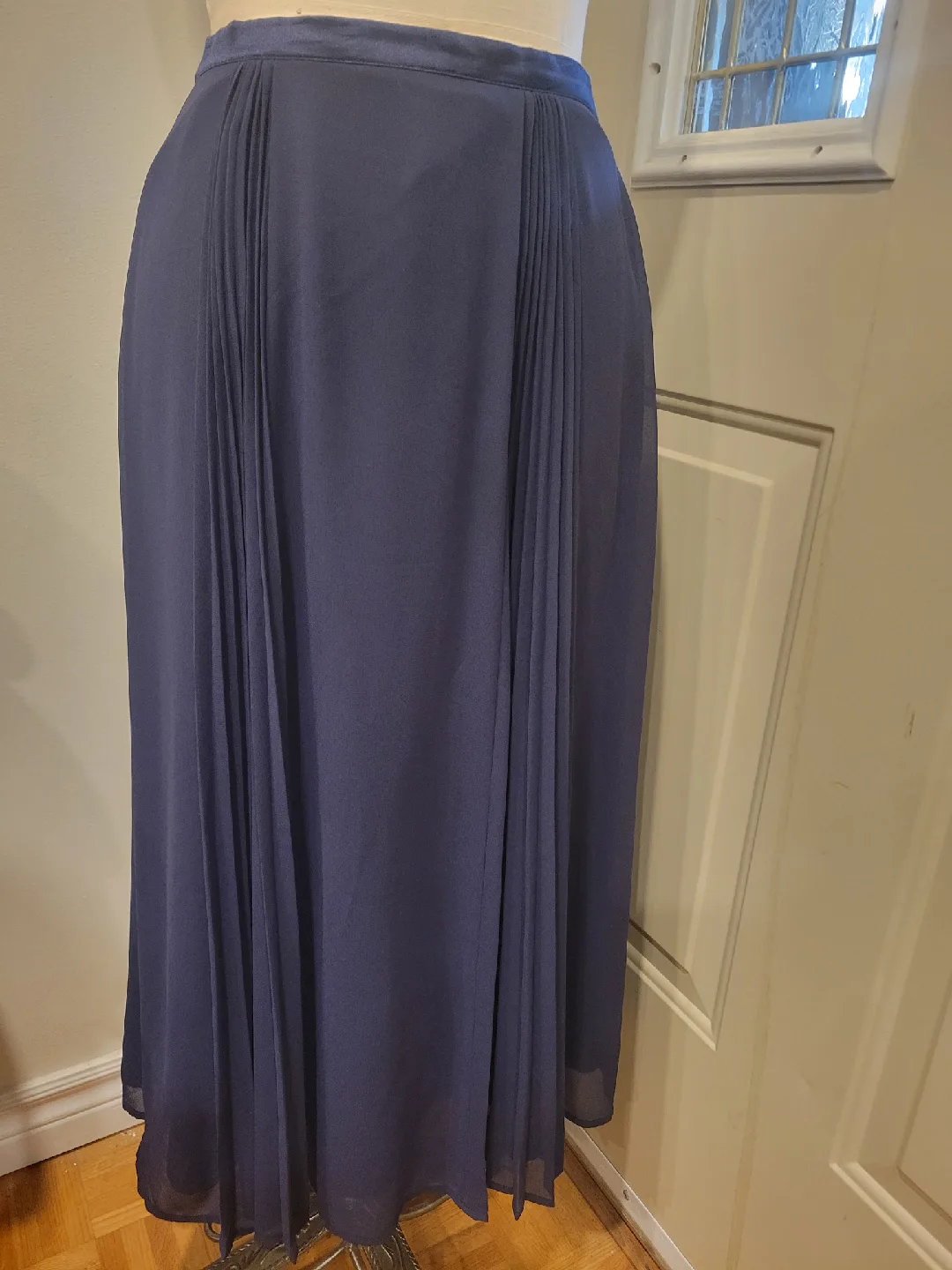 Navy Pleated Size 8 thumbnail