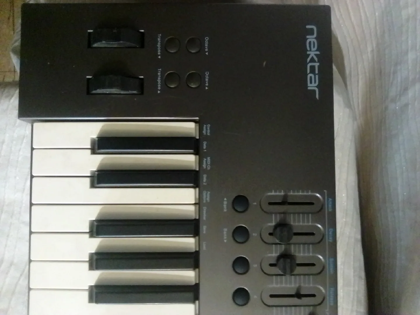 Nektar Impact LX61+ MIDI Controller Keyboard image indicator(2)