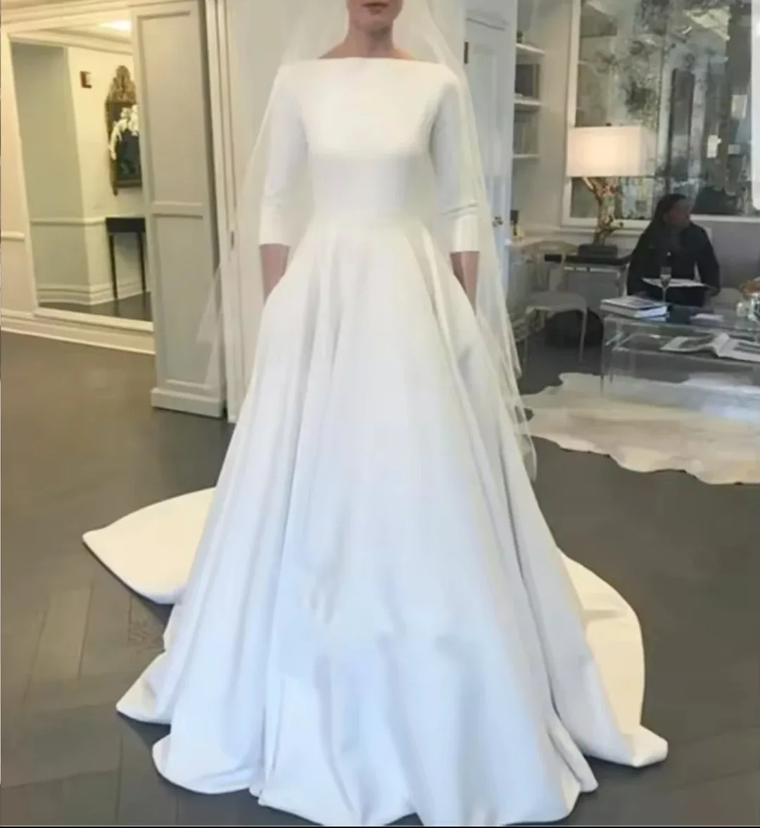 A Line Size 8 White Wedding Dress image indicator(2)