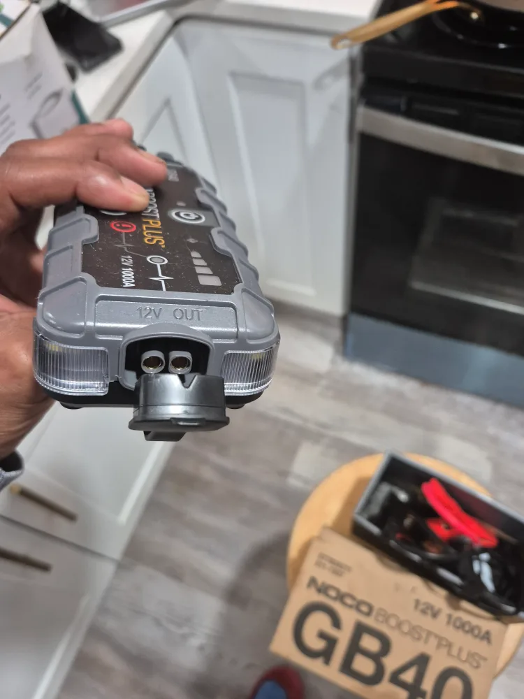 NOCO Boost Plus GB40 1000A 12V Jump Starter image indicator(5)