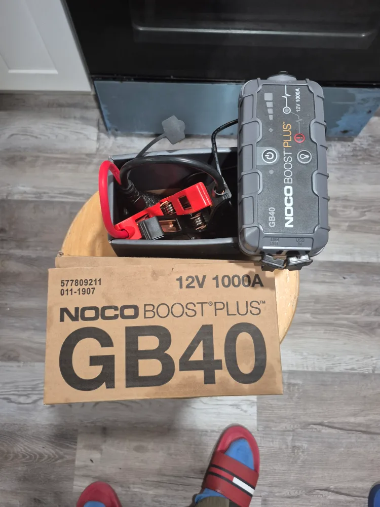 NOCO Boost Plus GB40 1000A 12V Jump Starter image indicator(10)
